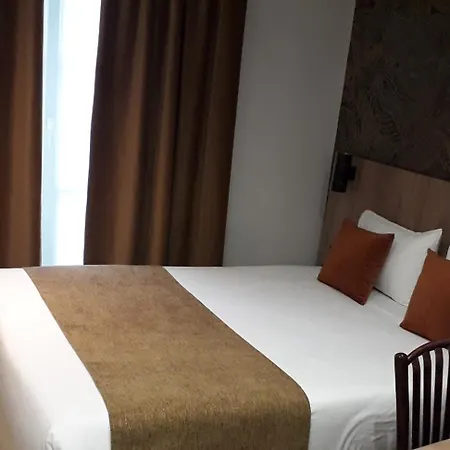 Daval Hotel 3*